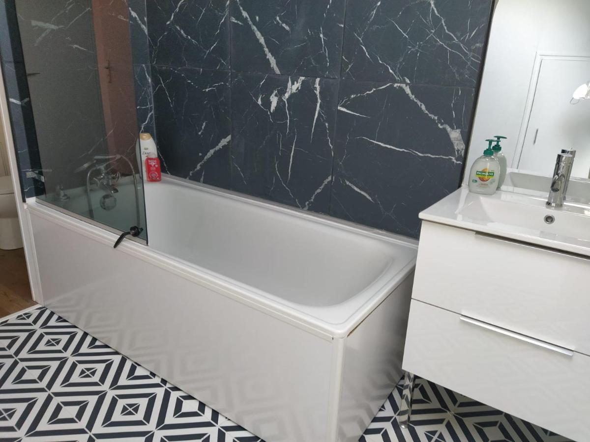 Apartamento Le Nid Normand Avec Terrasse - Stationnement Facile Et Gratuit - 5 Min Seine Deville-les-Rouen Exterior foto